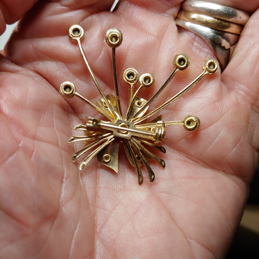 Elegant Goldtone Aurora Borealis Crystal Vintage Brooch - Picture 2 of 6